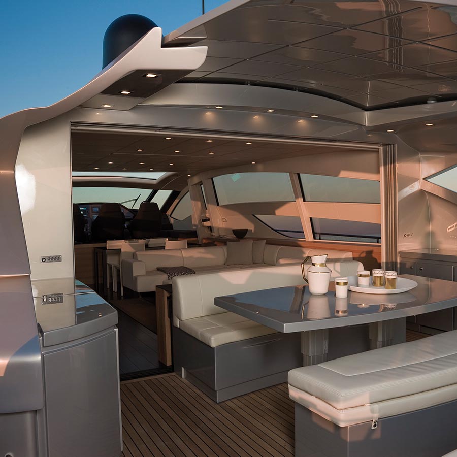 Porta a scomparsa completamente aperta